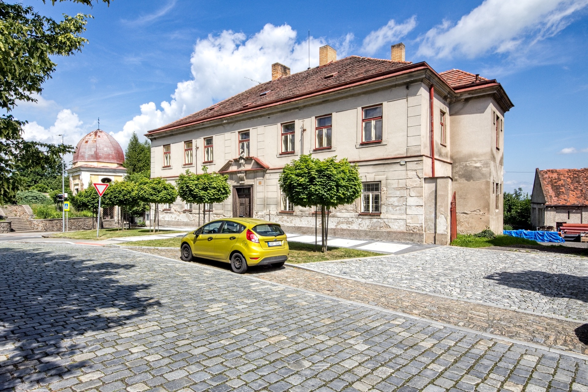 PRODEJ FARY ZÁSMUKY S POZEMKEM – foto 6