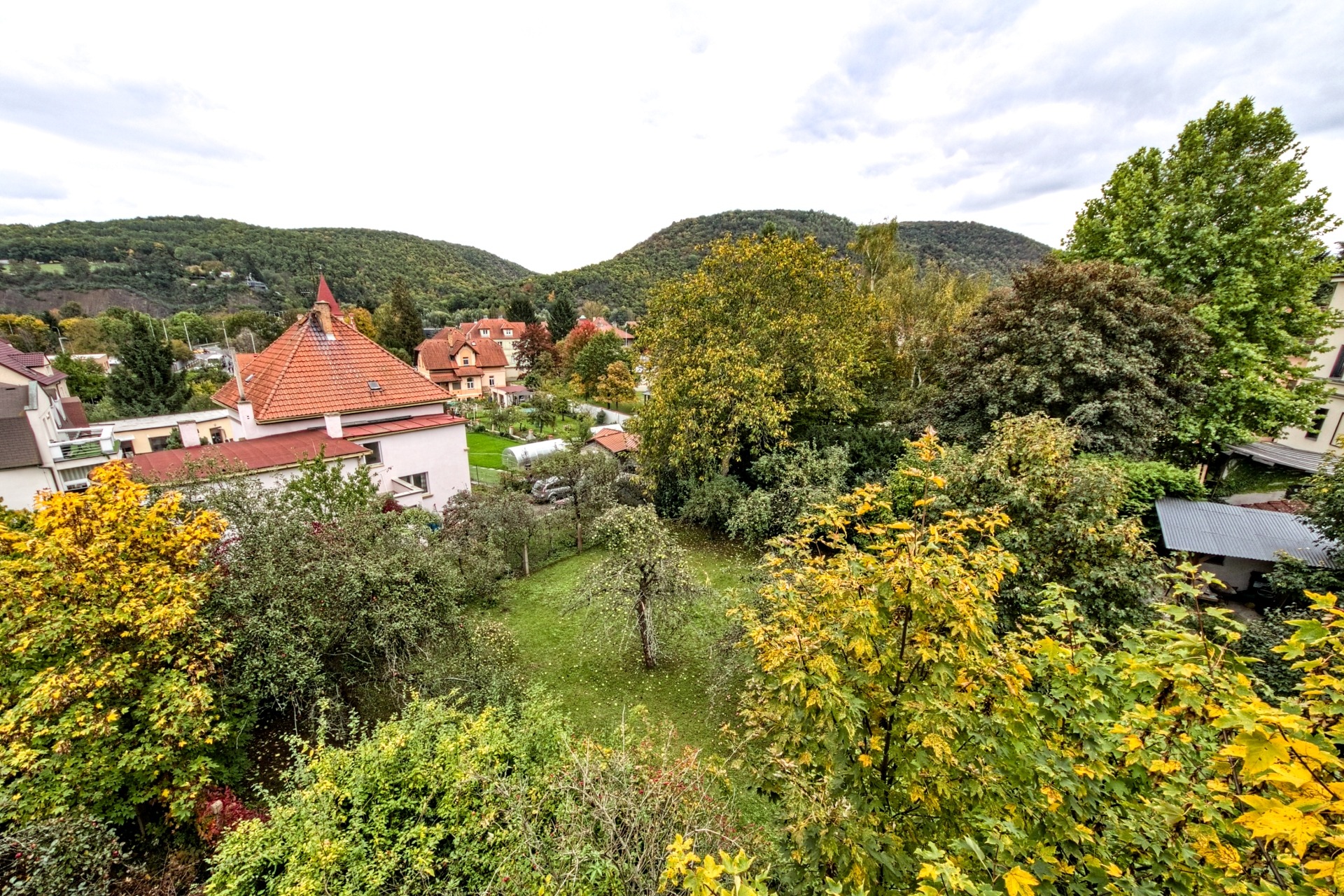 PRODEJ PRVOREPUBLIKOVÉ VILY K REKONSTRUKCI – foto 4