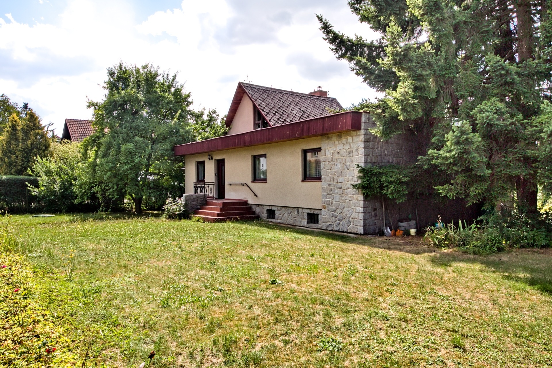 PRODEJ RODINNÉHO DOMU S VELKÝM POTENCIÁLEM K VÝSTAVBĚ – foto 14