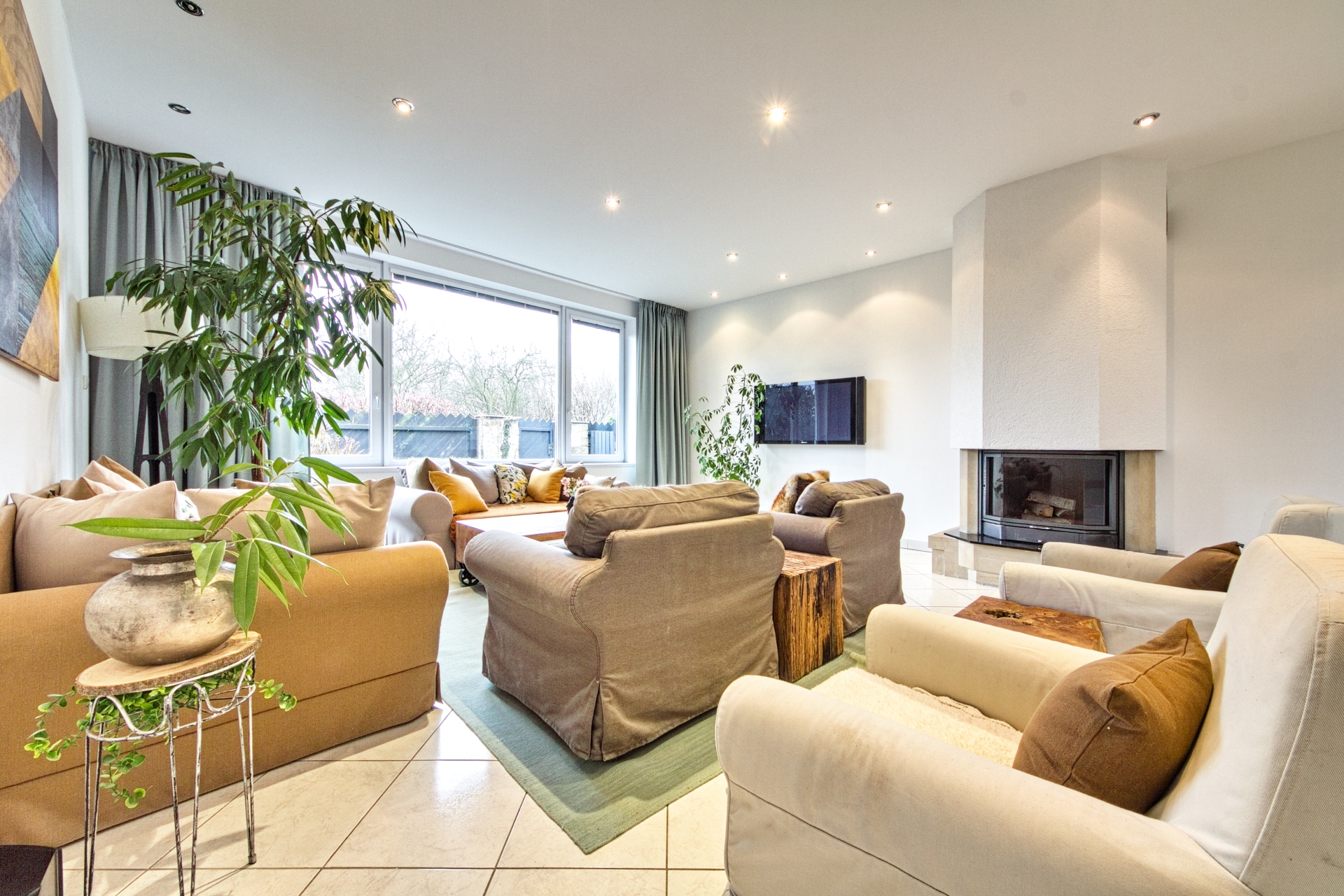 PRONÁJEM RODINNÉ REZIDENCE (380m²) SE VZROSTLOU ZAHRADOU – DOLNÍ BŘEŽANY – foto 4