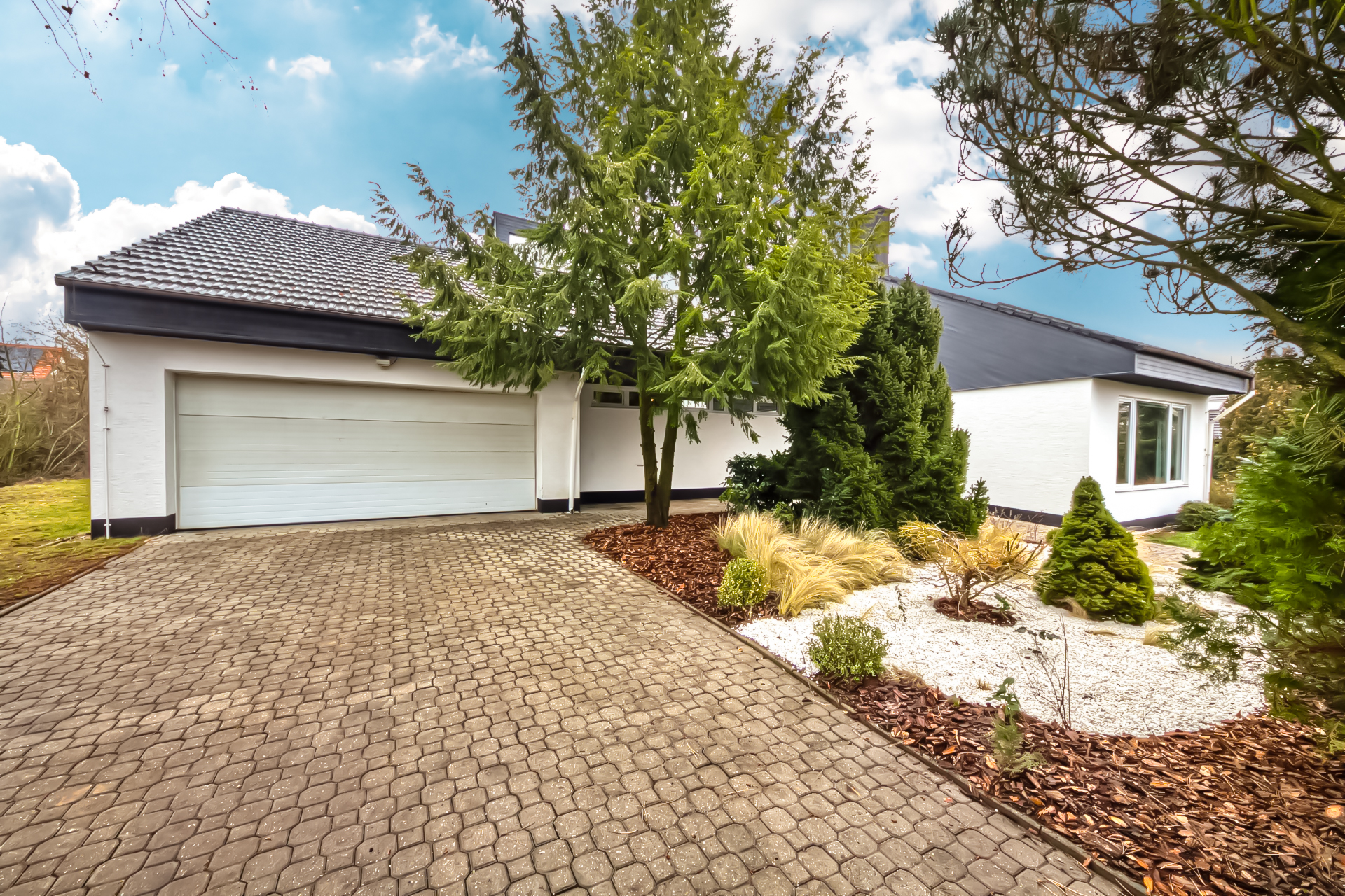 PRONÁJEM RODINNÉ REZIDENCE (380m²) SE VZROSTLOU ZAHRADOU – DOLNÍ BŘEŽANY – foto 47