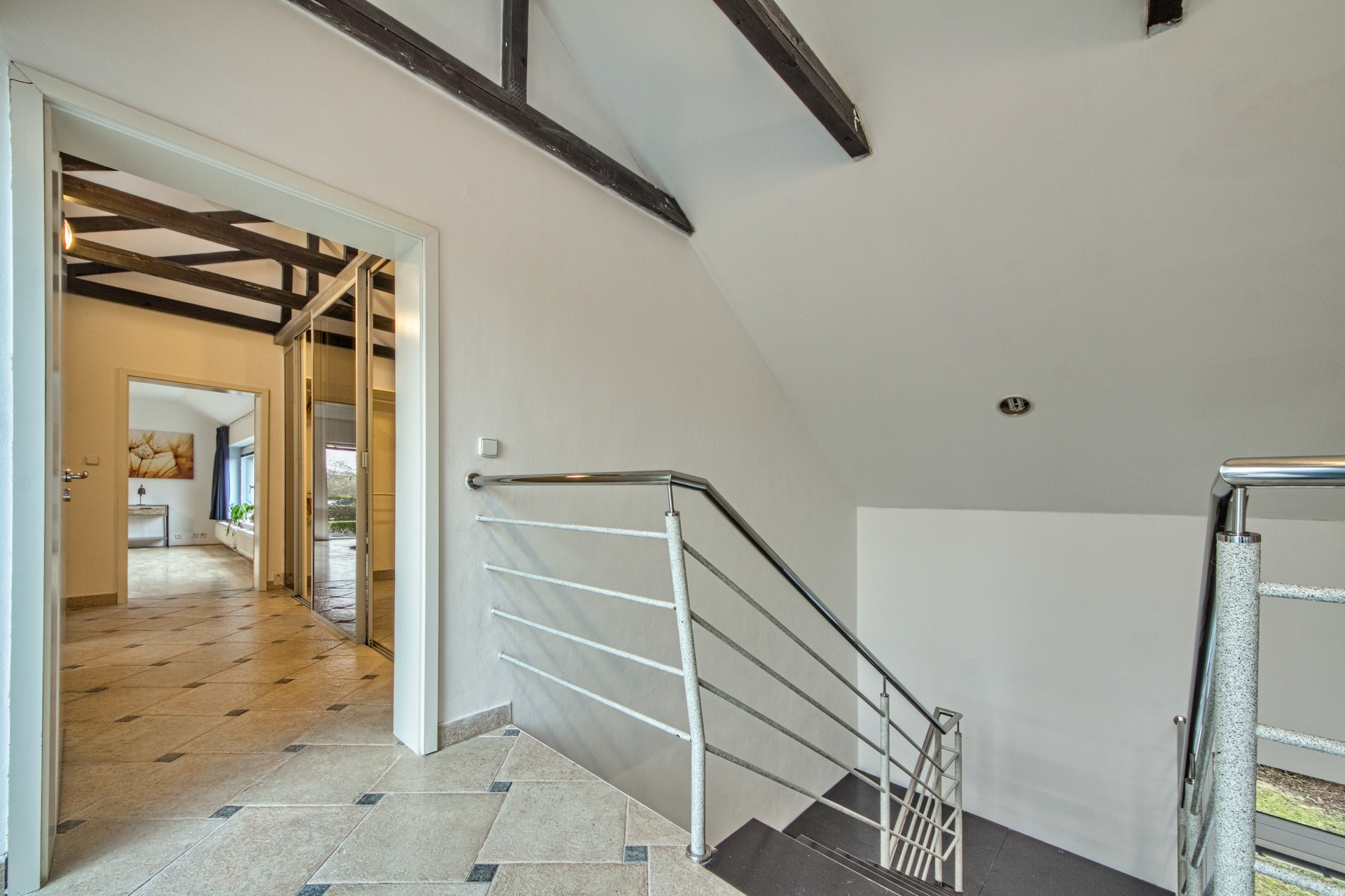 PRONÁJEM RODINNÉ REZIDENCE (380m²) SE VZROSTLOU ZAHRADOU – DOLNÍ BŘEŽANY – foto 23