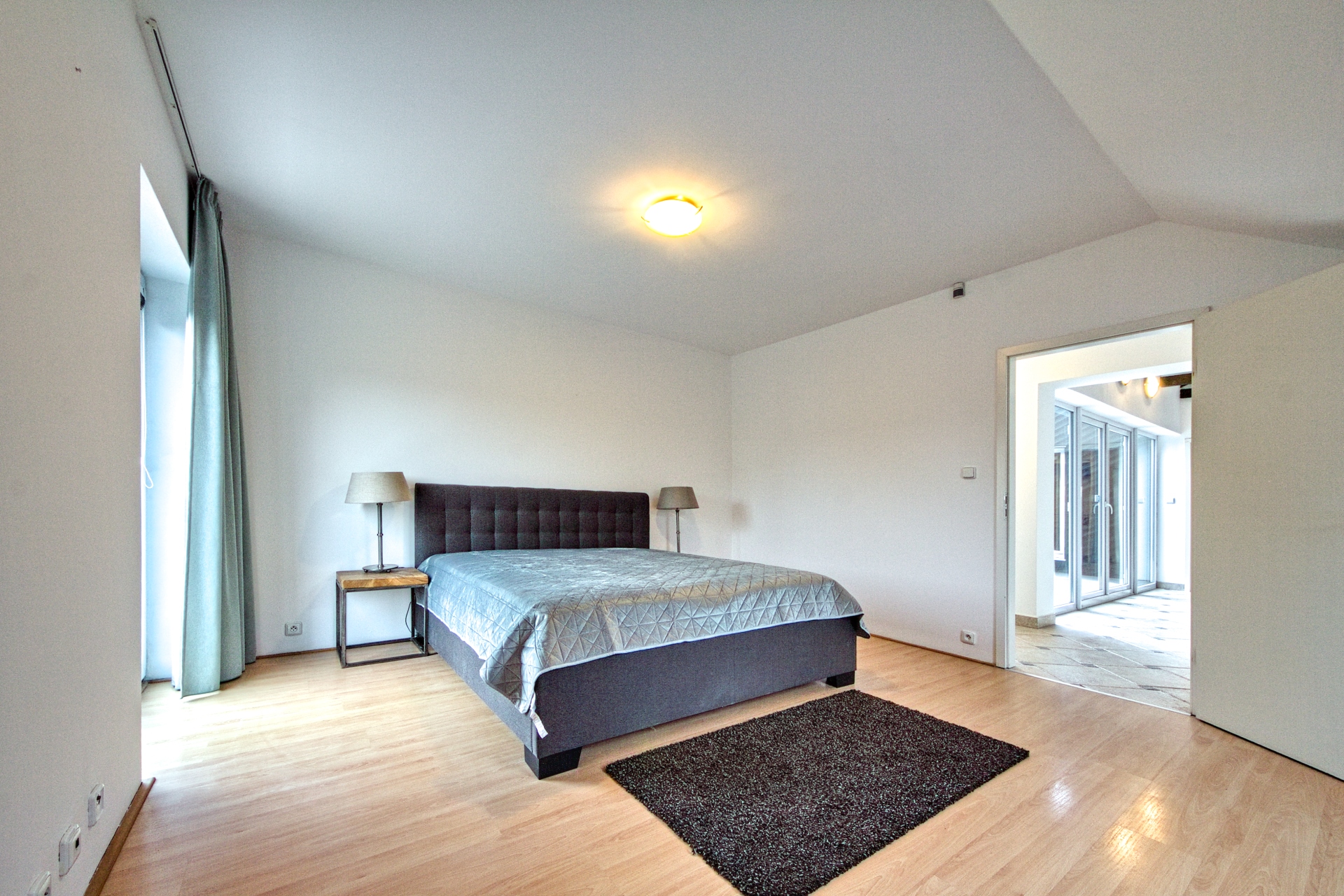 PRONÁJEM RODINNÉ REZIDENCE (380m²) SE VZROSTLOU ZAHRADOU – DOLNÍ BŘEŽANY – foto 37
