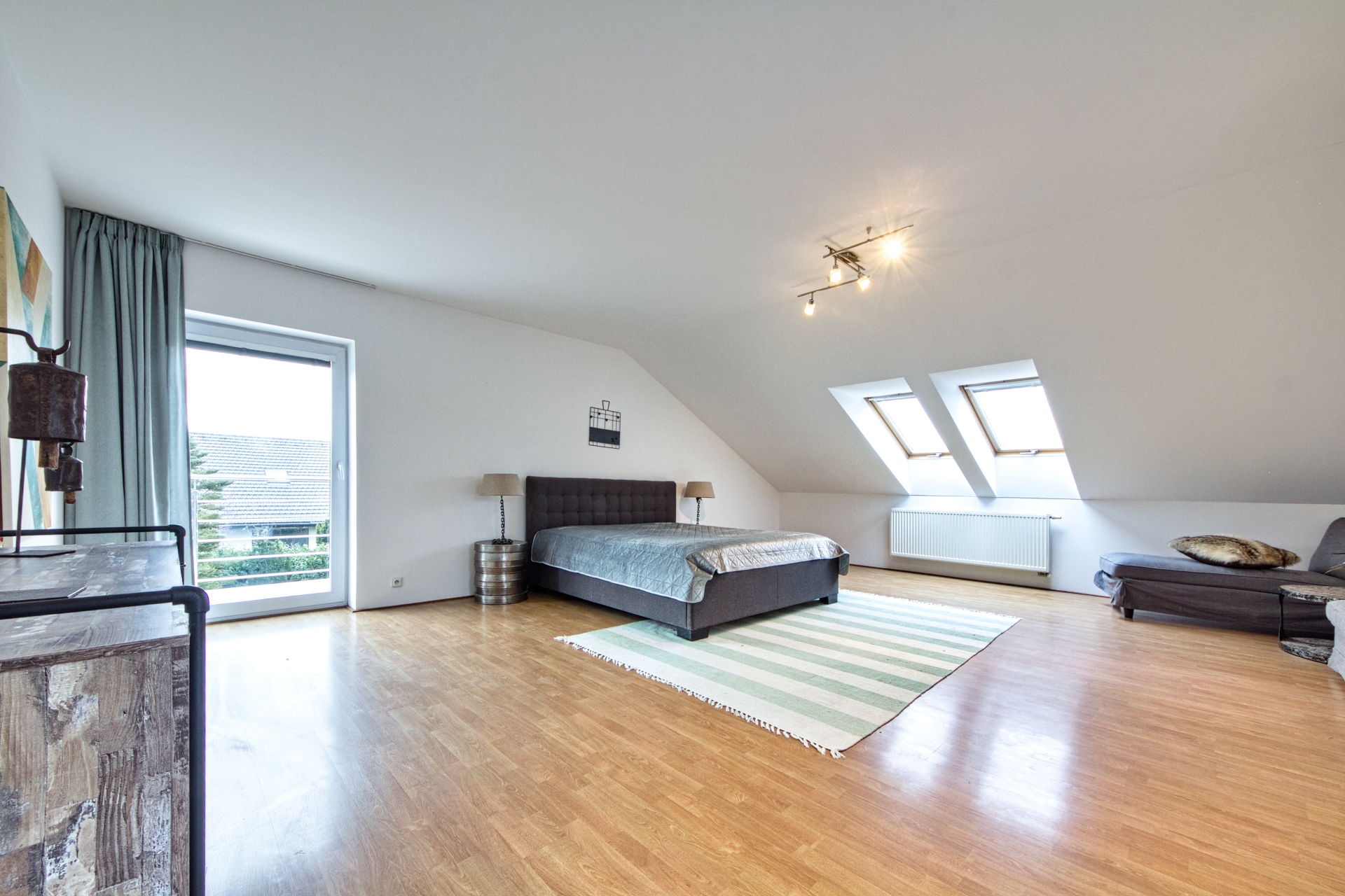 PRONÁJEM RODINNÉ REZIDENCE (380m²) SE VZROSTLOU ZAHRADOU – DOLNÍ BŘEŽANY – foto 39